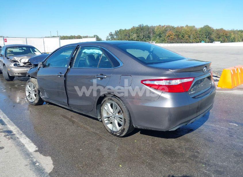 Photo 3 of 2015 Toyota Camry SE (VIN 4T1BF1FK3FU475886)