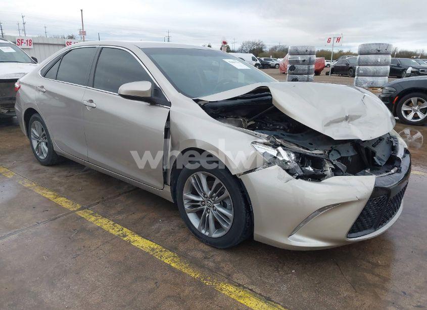 2015 Toyota Camry SE (VIN 4T1BF1FK3FU873311) main photo