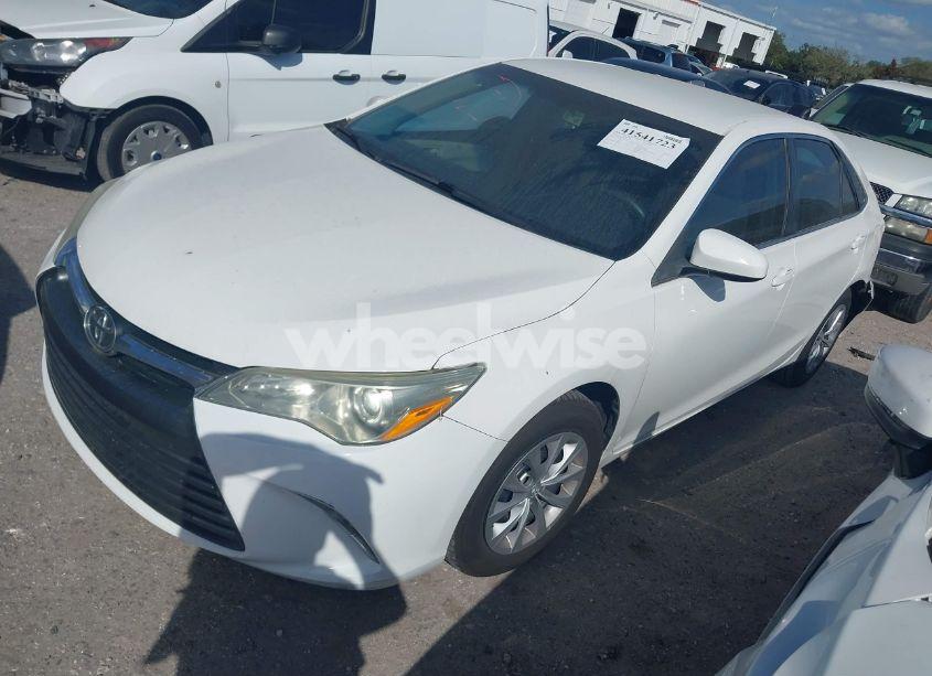 Photo 2 of 2015 Toyota Camry LE (VIN 4T1BF1FK3FU904069)
