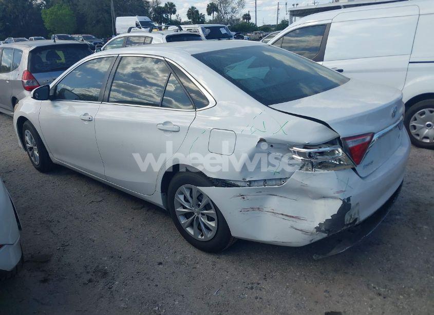 Photo 3 of 2015 Toyota Camry LE (VIN 4T1BF1FK3FU904069)