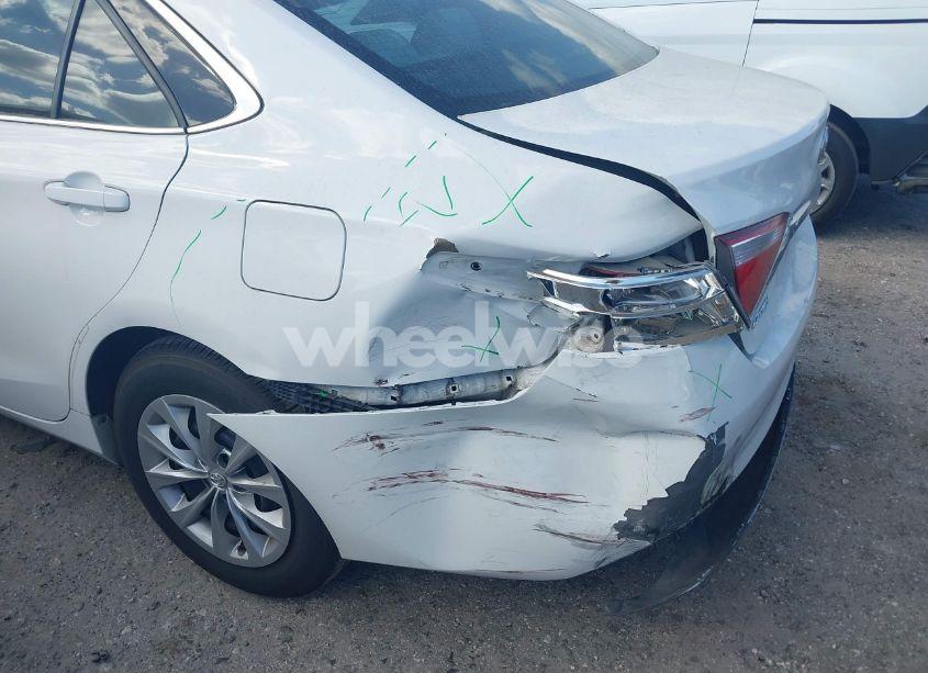 Photo 6 of 2015 Toyota Camry LE (VIN 4T1BF1FK3FU904069)