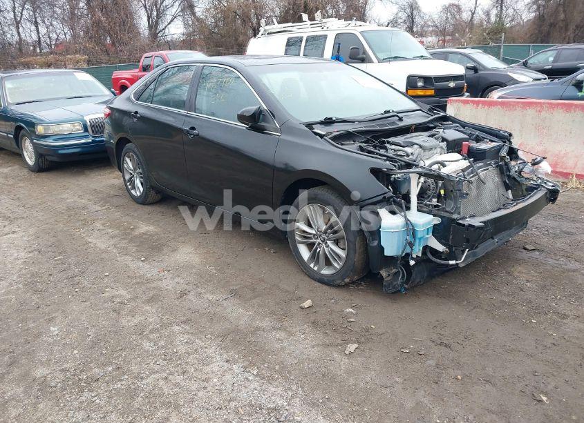2015 Toyota Camry SE (VIN 4T1BF1FK3FU924466) main photo