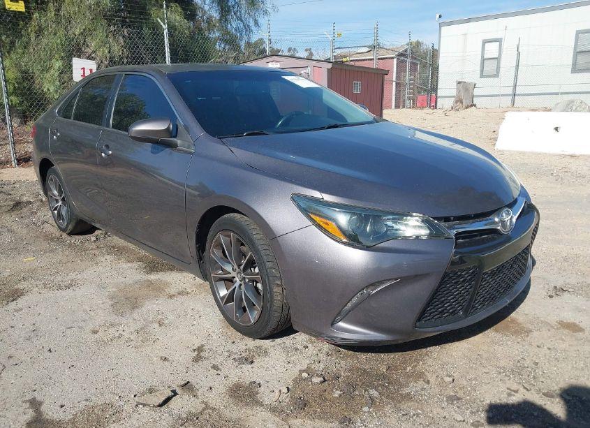 2015 Toyota Camry XSE (VIN 4T1BF1FK3FU929599) main photo