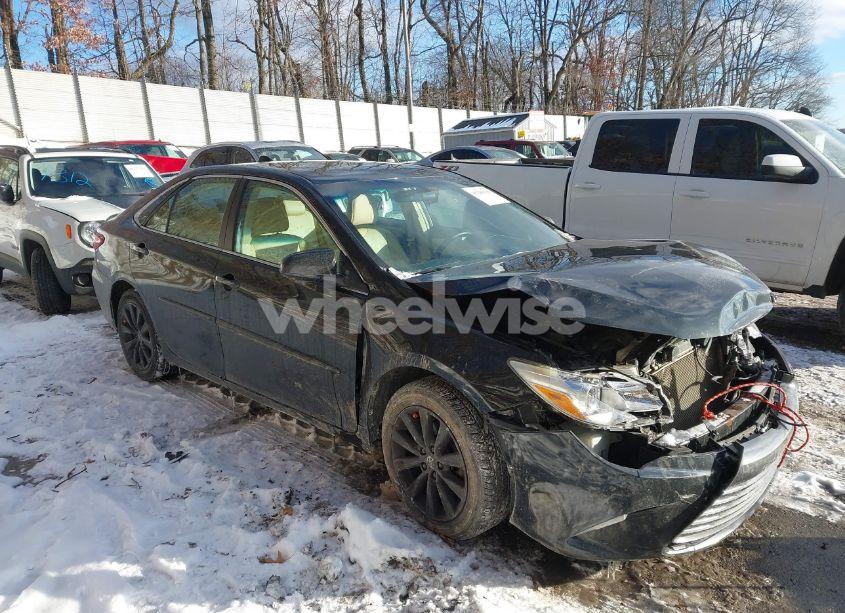 2015 Toyota Camry XLE (VIN 4T1BF1FK3FU929831) main photo