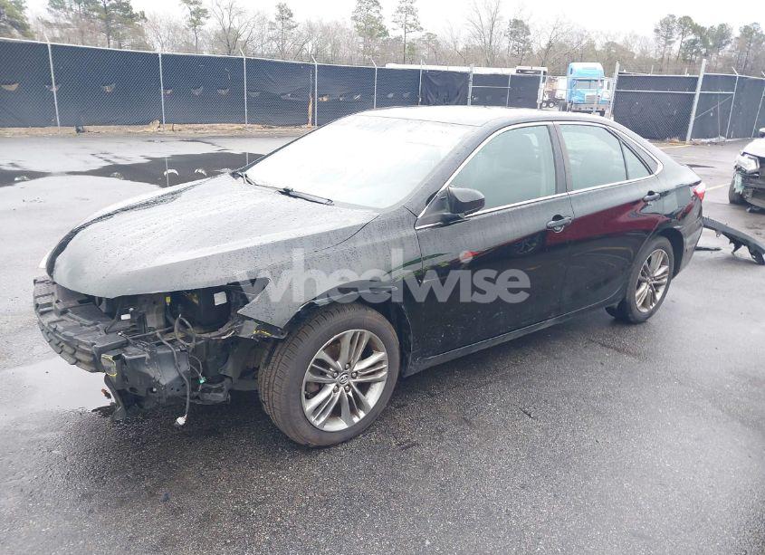 Photo 2 of 2015 Toyota Camry SE (VIN 4T1BF1FK3FU929960)