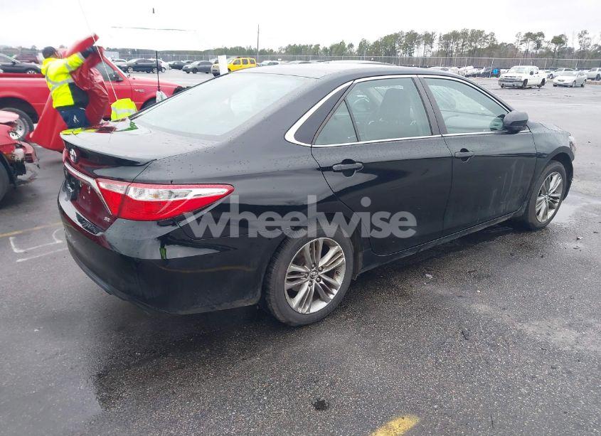 Photo 4 of 2015 Toyota Camry SE (VIN 4T1BF1FK3FU929960)