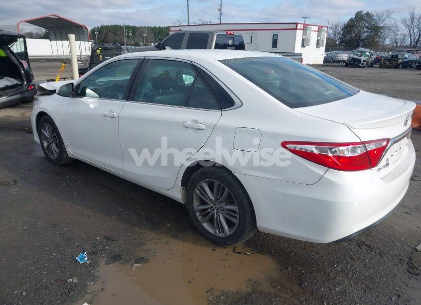 Photo 3 of 2015 Toyota Camry SE (VIN 4T1BF1FK3FU947889)