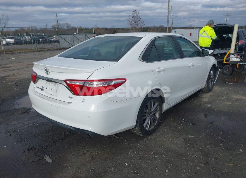 Photo 4 of 2015 Toyota Camry SE (VIN 4T1BF1FK3FU947889)