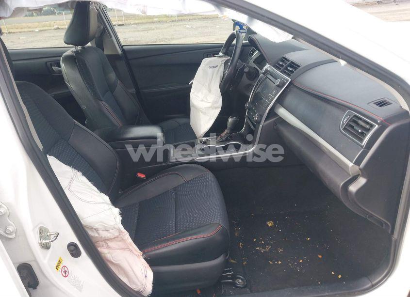 Photo 5 of 2015 Toyota Camry SE (VIN 4T1BF1FK3FU947889)