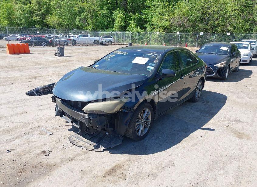 Photo 2 of 2015 Toyota Camry SE (VIN 4T1BF1FK3FU967043)