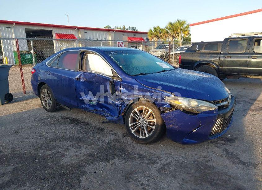 2015 Toyota Camry SE (VIN 4T1BF1FK3FU968161) main photo