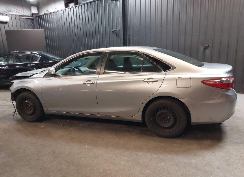 Photo 15 of 2015 Toyota Camry LE (VIN 4T1BF1FK3FU992833)