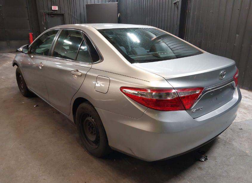 Photo 3 of 2015 Toyota Camry LE (VIN 4T1BF1FK3FU992833)