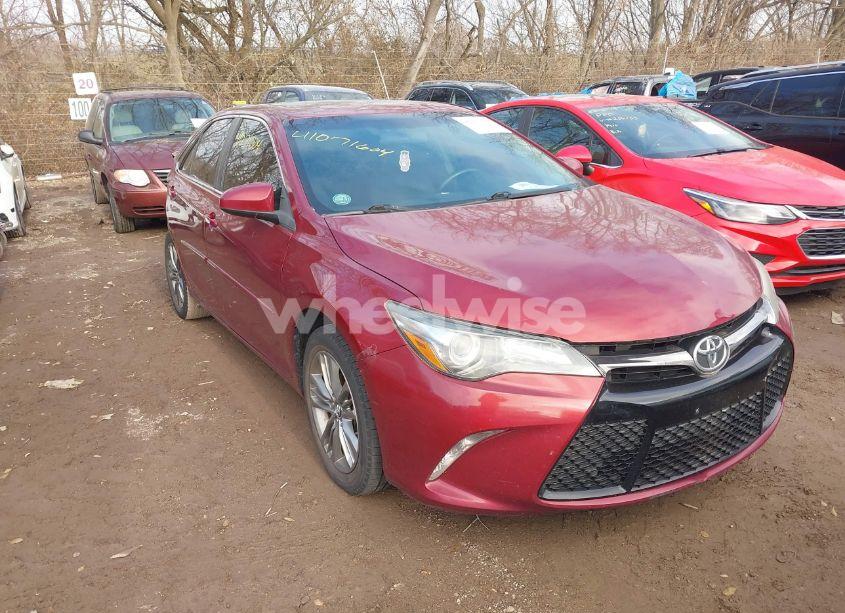 2015 Toyota Camry SE (VIN 4T1BF1FK3FU994212) main photo