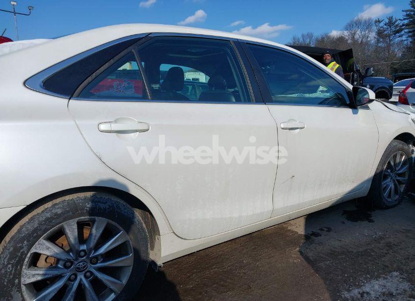 Photo 13 of 2015 Toyota Camry XLE (VIN 4T1BF1FK3FU997949)