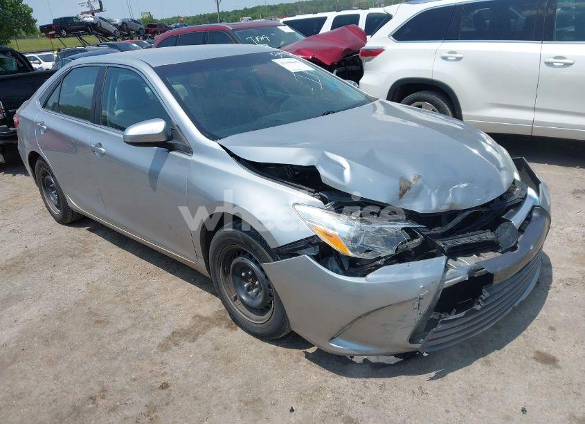 2016 Toyota Camry LE (VIN 4T1BF1FK3GU135459) main photo