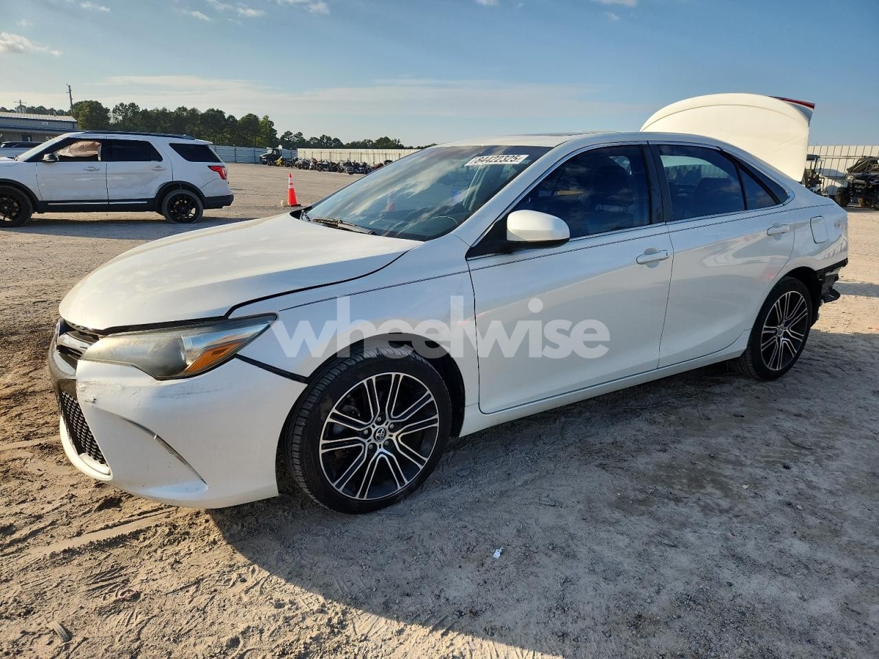 2016 TOYOTA CAMRY LE (VIN 4T1BF1FK3GU143402) main photo