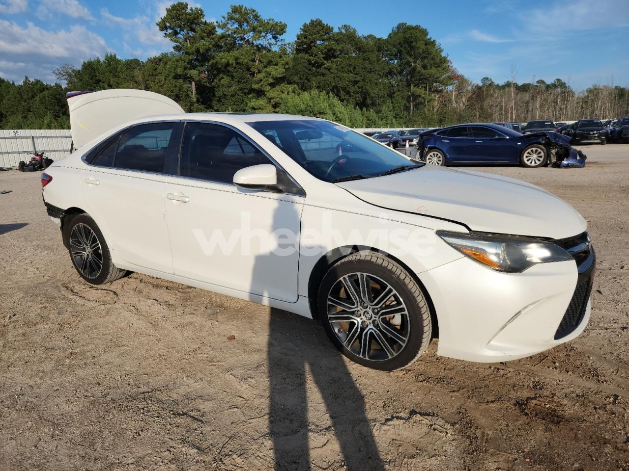 Photo 4 of 2016 TOYOTA CAMRY LE (VIN 4T1BF1FK3GU143402)