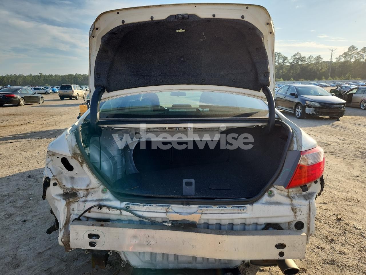 Photo 6 of 2016 TOYOTA CAMRY LE (VIN 4T1BF1FK3GU143402)