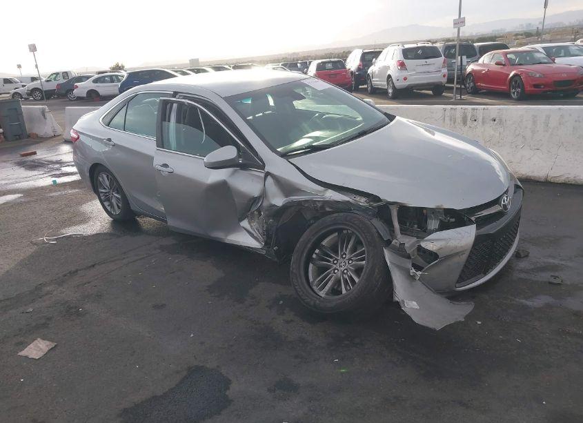 2016 Toyota Camry SE (VIN 4T1BF1FK3GU145618) main photo