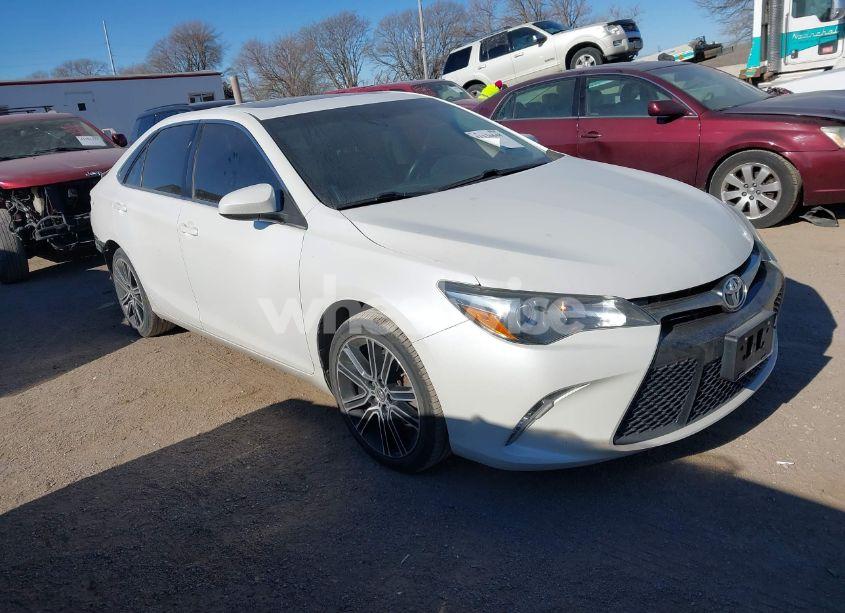 2016 Toyota Camry SE (VIN 4T1BF1FK3GU146381) main photo