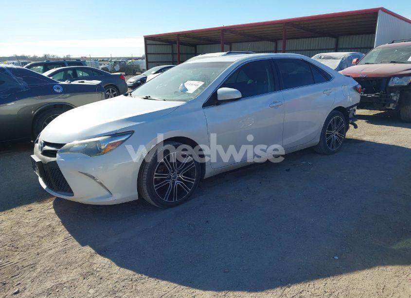 Photo 2 of 2016 Toyota Camry SE (VIN 4T1BF1FK3GU146381)