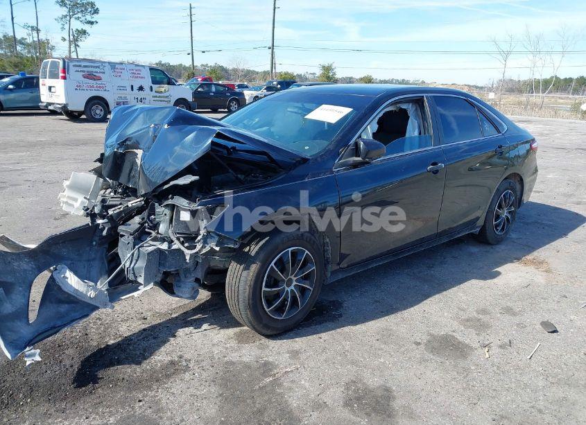 Photo 2 of 2016 Toyota Camry LE (VIN 4T1BF1FK3GU169322)