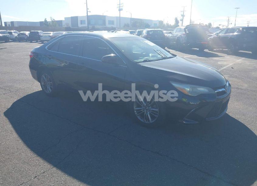 2016 Toyota Camry SE (VIN 4T1BF1FK3GU176030) main photo