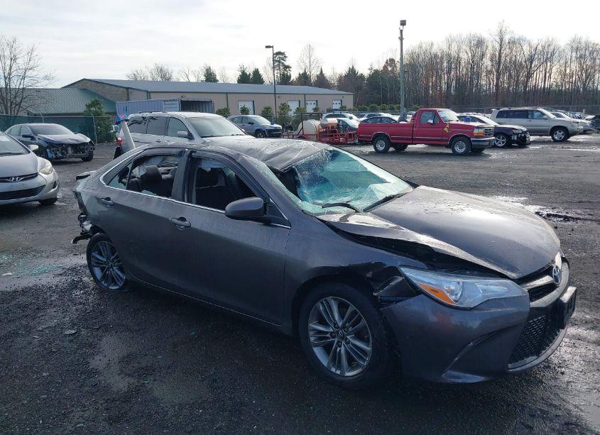 2016 Toyota Camry SE (VIN 4T1BF1FK3GU188887) main photo