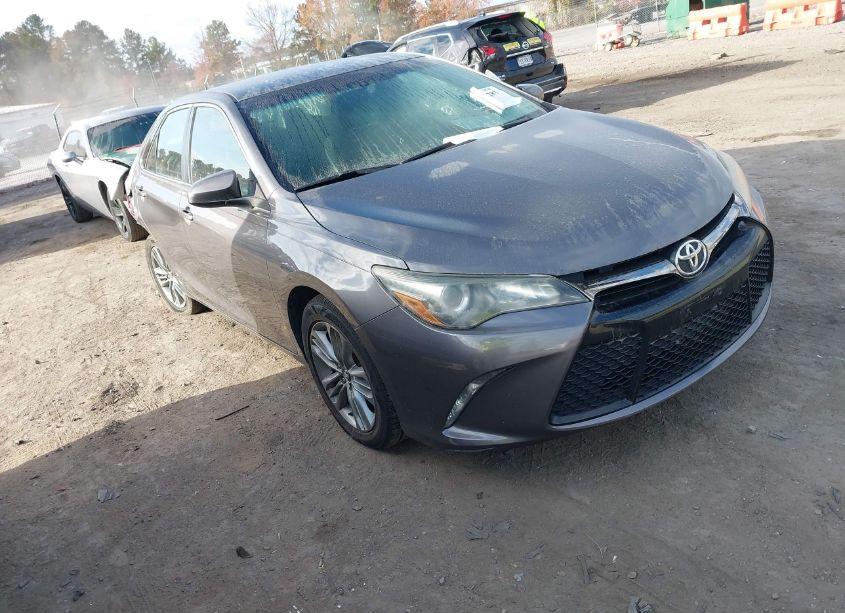 2016 Toyota Camry SE (VIN 4T1BF1FK3GU198674) main photo