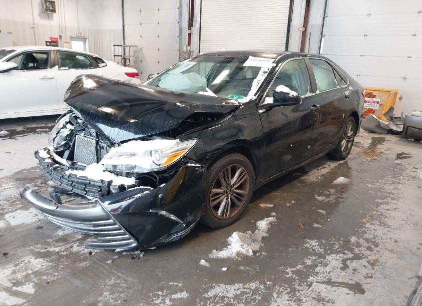 Photo 2 of 2016 Toyota Camry SE (VIN 4T1BF1FK3GU228305)