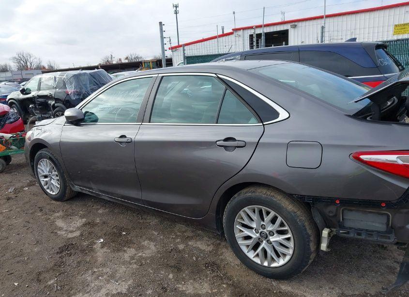 Photo 14 of 2016 Toyota Camry LE (VIN 4T1BF1FK3GU230359)