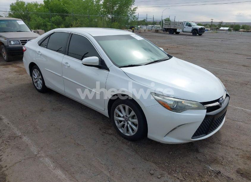 2016 Toyota Camry SE (VIN 4T1BF1FK3GU233360) main photo