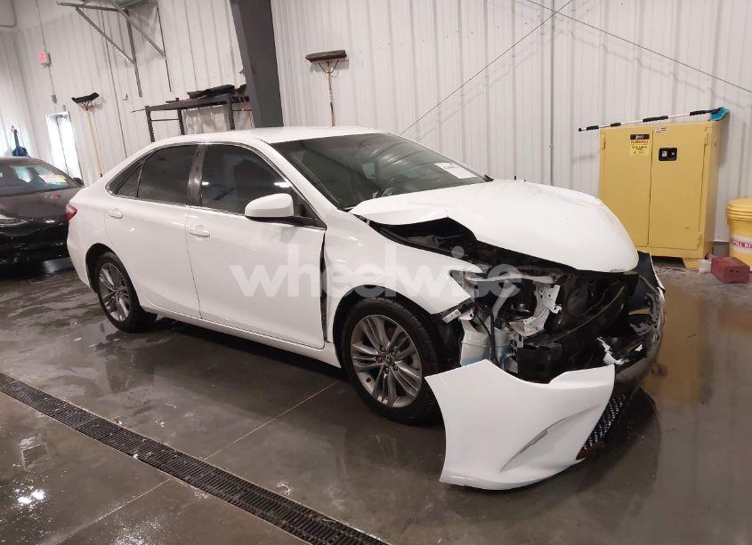 2016 Toyota Camry SE (VIN 4T1BF1FK3GU239806) main photo