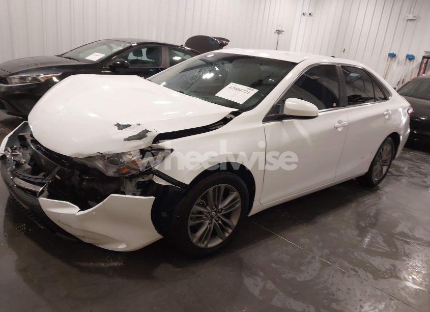 Photo 2 of 2016 Toyota Camry SE (VIN 4T1BF1FK3GU239806)