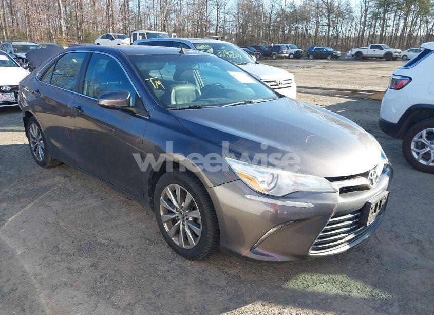 2016 Toyota Camry XLE (VIN 4T1BF1FK3GU246917) main photo