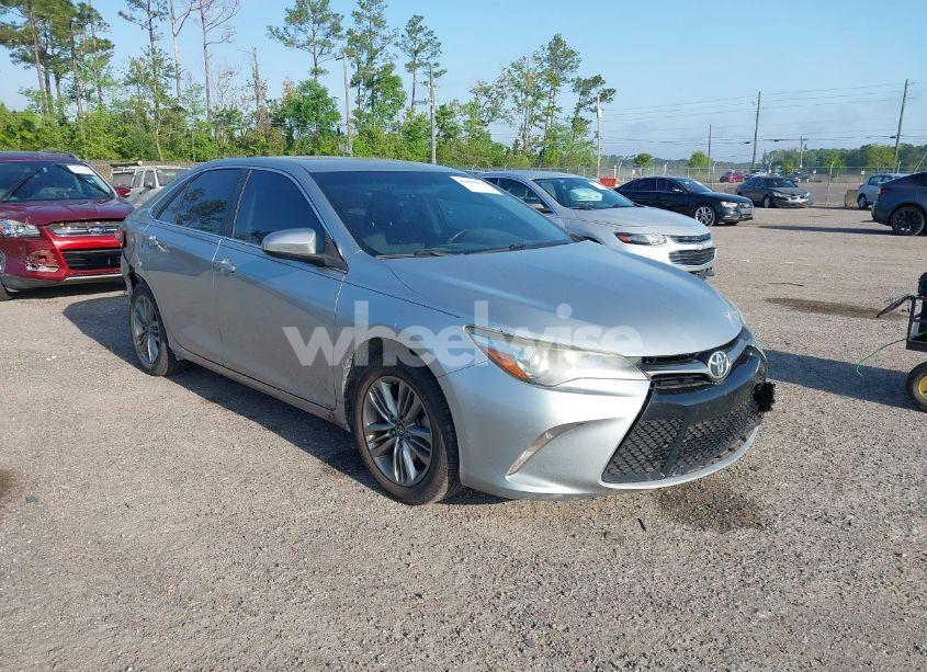 2016 Toyota Camry SE (VIN 4T1BF1FK3GU256718) main photo