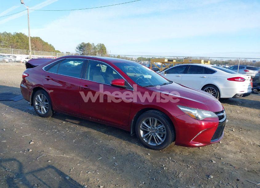 2016 Toyota Camry SE (VIN 4T1BF1FK3GU520875) main photo