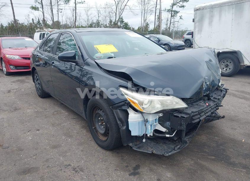 2016 Toyota Camry LE (VIN 4T1BF1FK3GU526904) main photo