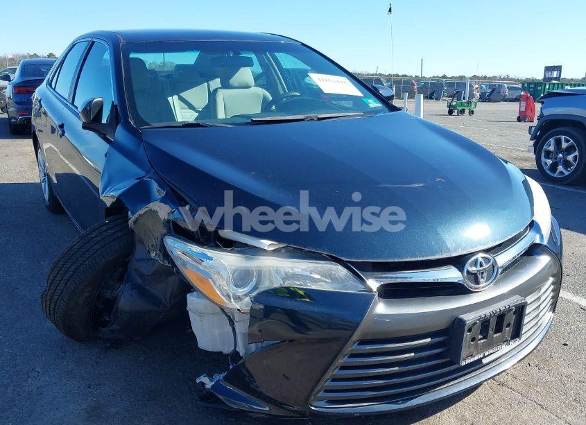 2016 Toyota Camry LE (VIN 4T1BF1FK3GU545694) main photo