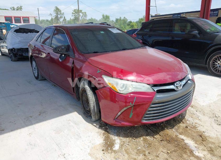2016 Toyota Camry LE (VIN 4T1BF1FK3GU552936) main photo
