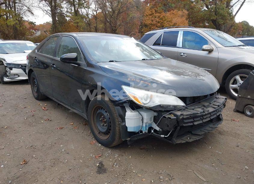 2016 Toyota Camry LE (VIN 4T1BF1FK3GU564827) main photo