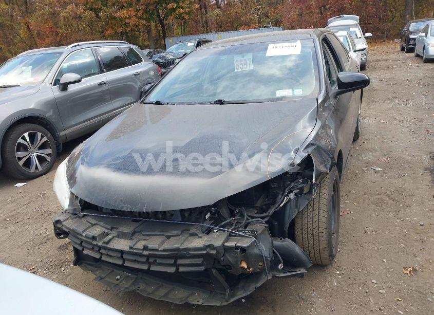 Photo 12 of 2016 Toyota Camry LE (VIN 4T1BF1FK3GU564827)