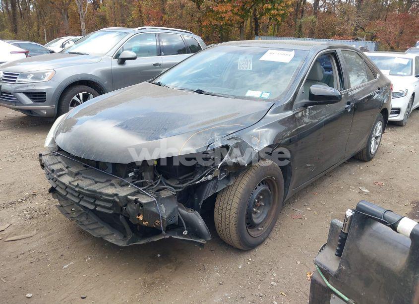 Photo 2 of 2016 Toyota Camry LE (VIN 4T1BF1FK3GU564827)