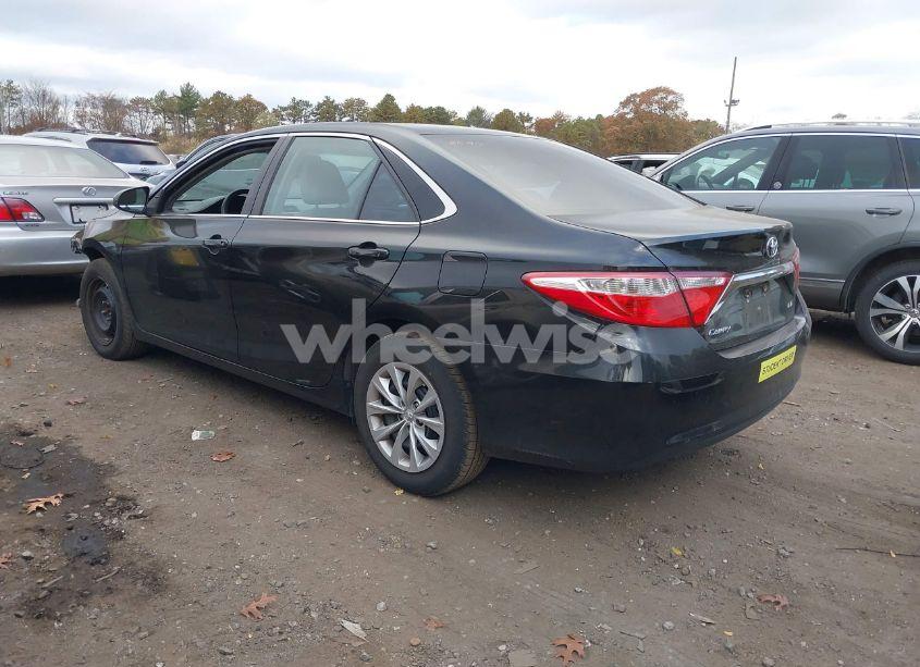 Photo 3 of 2016 Toyota Camry LE (VIN 4T1BF1FK3GU564827)