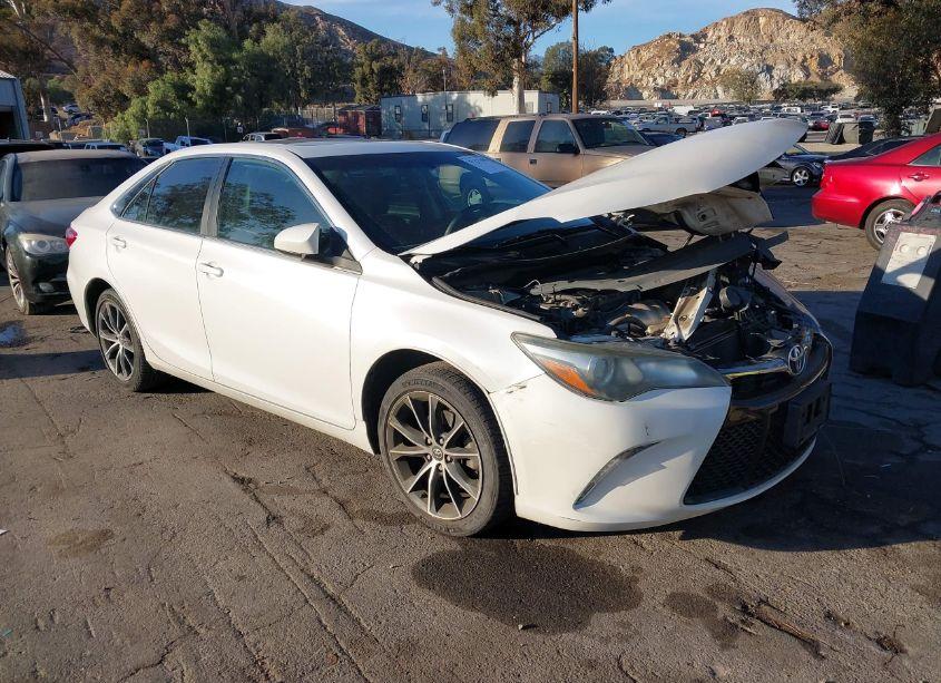 2016 Toyota Camry XSE (VIN 4T1BF1FK3GU575715) main photo