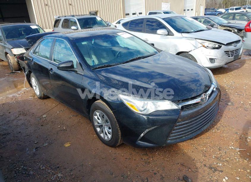 2016 Toyota Camry LE (VIN 4T1BF1FK3GU602895) main photo