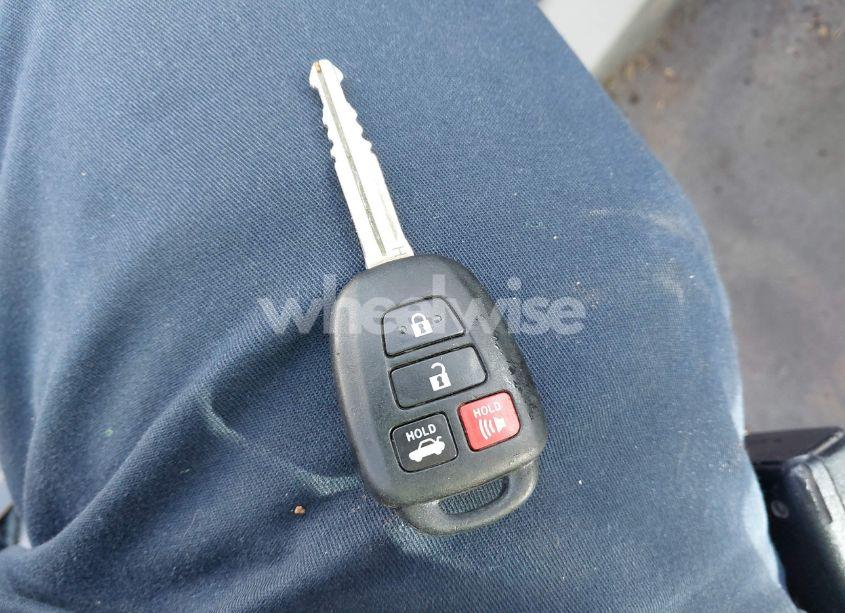 Photo 11 of 2016 Toyota Camry LE (VIN 4T1BF1FK3GU602895)