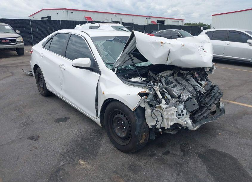 2016 Toyota Camry LE (VIN 4T1BF1FK3GU603822) main photo
