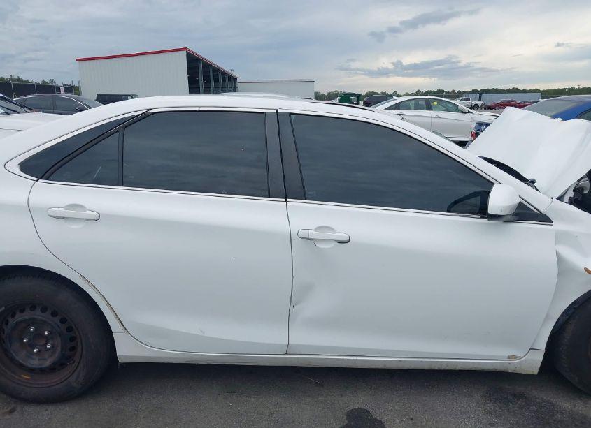 Photo 13 of 2016 Toyota Camry LE (VIN 4T1BF1FK3GU603822)